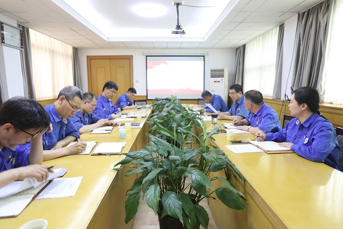 安彩朗朗讀書處,夏木蔭蔭正可人——安彩高科舉辦首期黨史學(xué)習(xí)教育專題讀書班